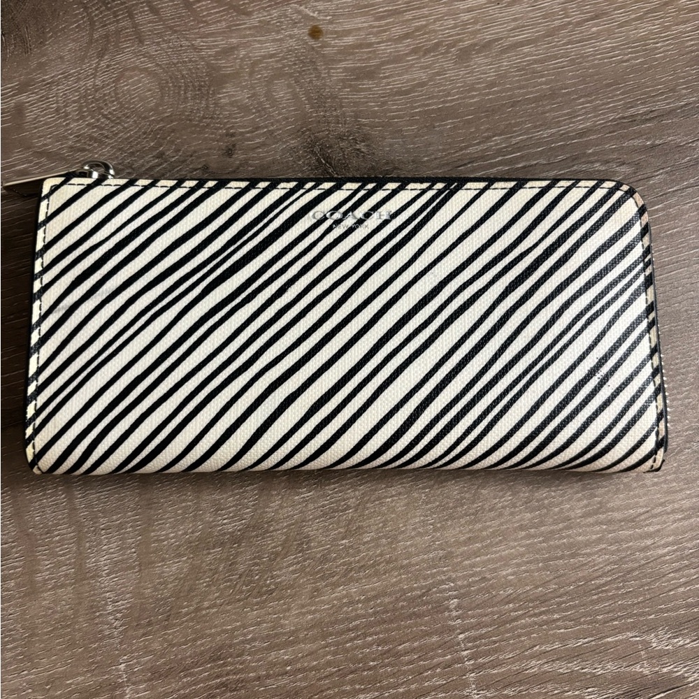 EUC Coach Zip Around Wallet